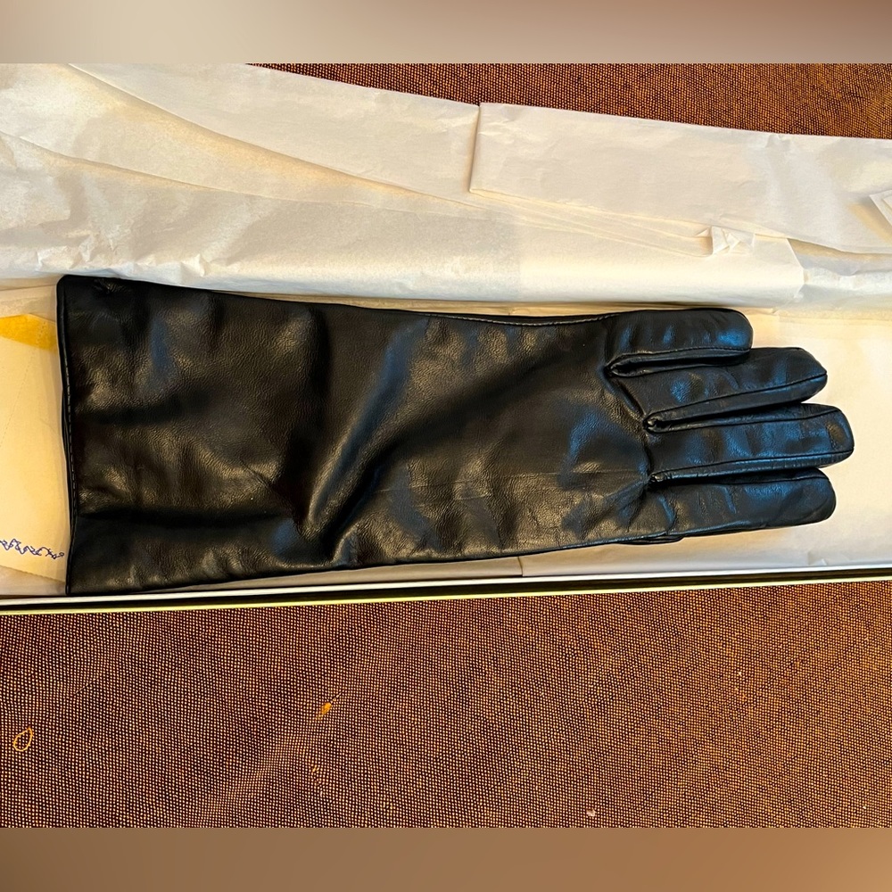 Women’s black Leather Gloves